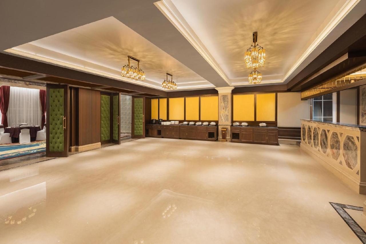 Hotel Hillock أحمد أباد المظهر الخارجي الصورة